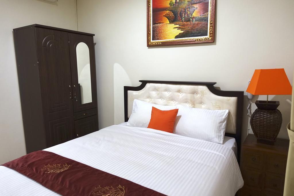 Oyo 734 Tuban Torres Accomodation Kuta Lombok Rom bilde